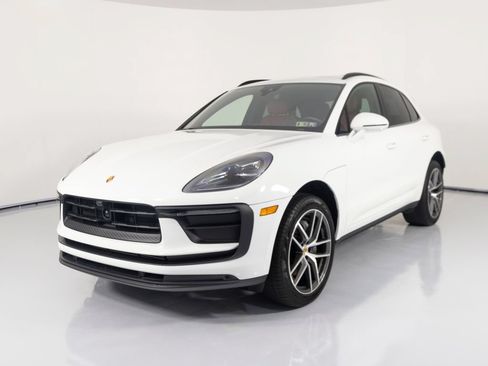 Certified 2024 Porsche Macan AWD/4WD image 7