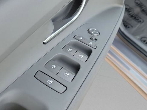 Used 2025 Hyundai Elantra Sport image 12