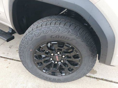 New 2026 GMC Canyon Elevation w/ Convenience Package RWD image 8