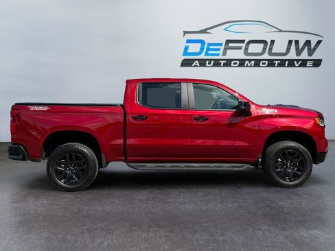 Used 2025 Chevrolet Silverado 1500 LT Trail Boss w/ Convenience Package II AWD/4WD image 2