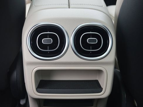 Certified 2025 Mercedes-Benz C 300 4MATIC Sedan image 33