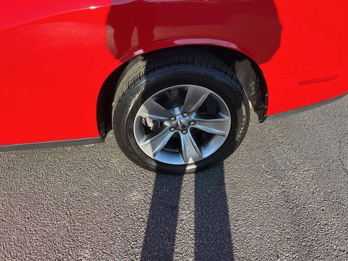 Used 2019 Dodge Challenger SXT image 8