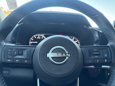 Certified 2024 Nissan Pathfinder SL image 18