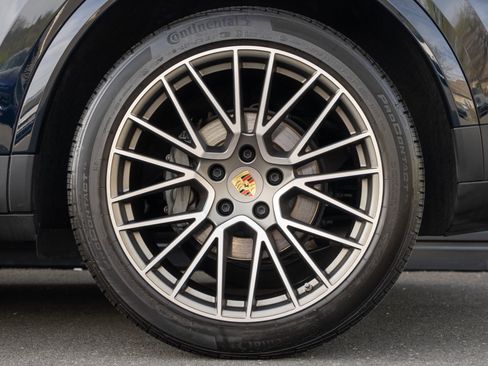 Certified 2023 Porsche Cayenne S AWD/4WD image 12