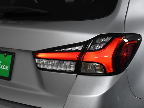 Used 2024 Mitsubishi Outlander Sport ES image 31