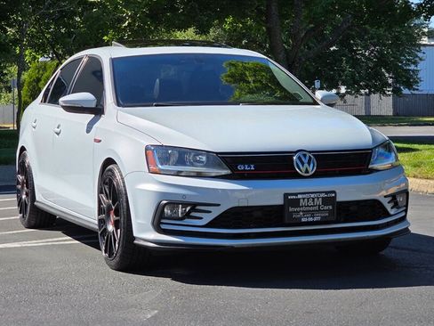Used 2017 Volkswagen Jetta GLI FWD image 2