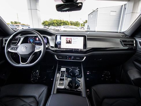 New 2026 Volkswagen Atlas Cross Sport SE FWD image 33