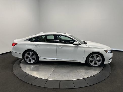 Used 2018 Honda Accord Touring image 8