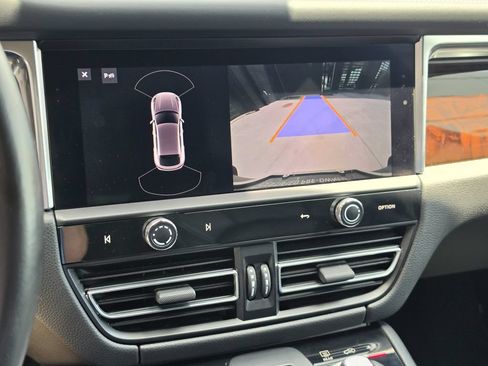 Certified 2023 Porsche Macan AWD/4WD image 13