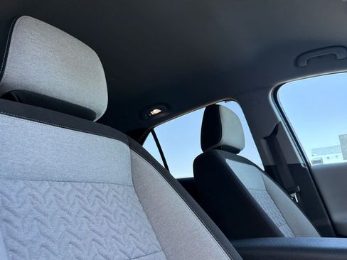 Used 2022 Chevrolet Equinox LT w/ LPO, Floor Liner Package FWD image 17