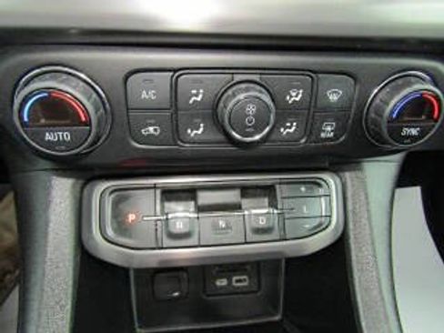 Used 2020 GMC Acadia AT4 image 12