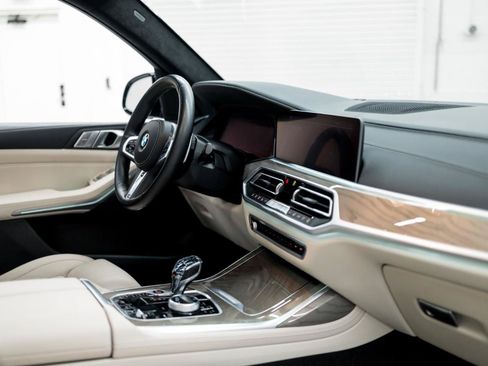 Used 2022 BMW X7 xDrive40i w/ M Sport Package AWD/4WD image 76