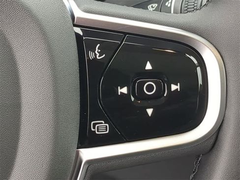 Used 2025 Volvo XC60 B5 Ultra image 24