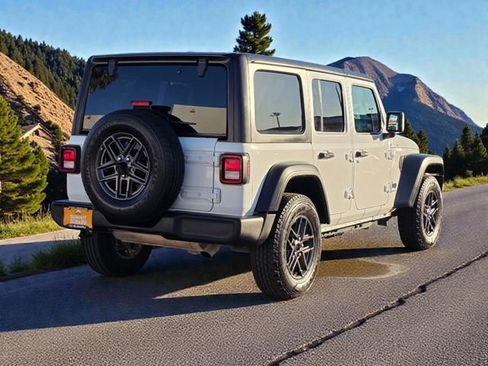 Used 2024 Jeep Wrangler Unlimited Sport AWD/4WD image 7