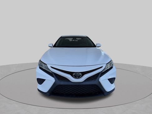 Used 2018 Toyota Camry SE FWD image 3