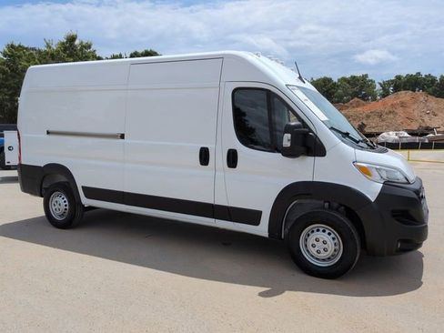 Used 2026 RAM ProMaster 2500 w/ Convenience Group FWD image 2