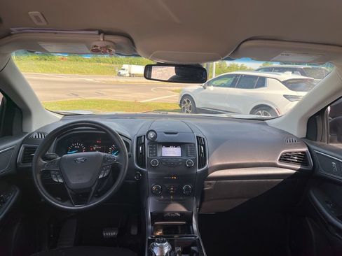 Used 2019 Ford Edge SE FWD image 5