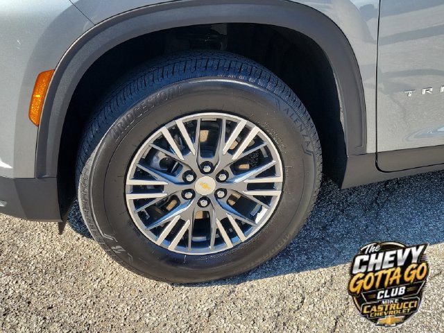 Used 2026 Chevrolet Traverse LT AWD/4WD image 9