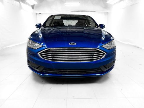 Used 2017 Ford Fusion SE image 2