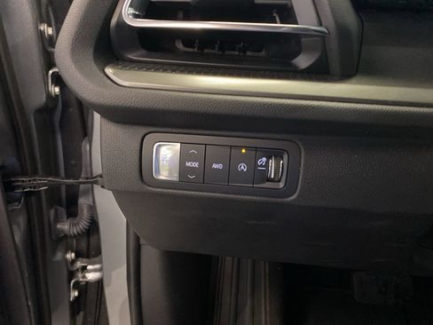 Used 2025 Chevrolet Traverse LT image 23