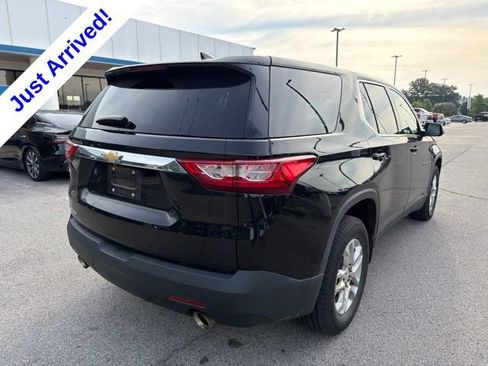 Used 2021 Chevrolet Traverse LS FWD image 3
