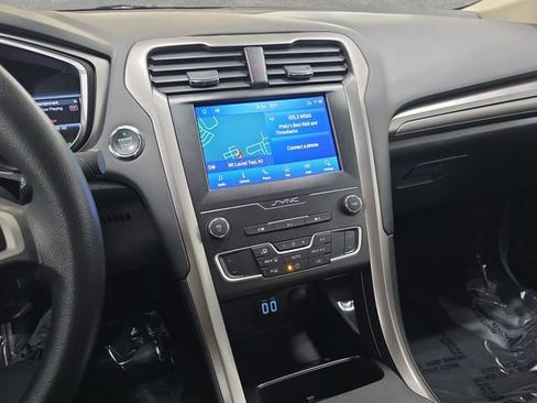 Used 2020 Ford Fusion SE image 20