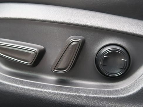Used 2019 Toyota Avalon XLE w/ Moonroof Package FWD image 29