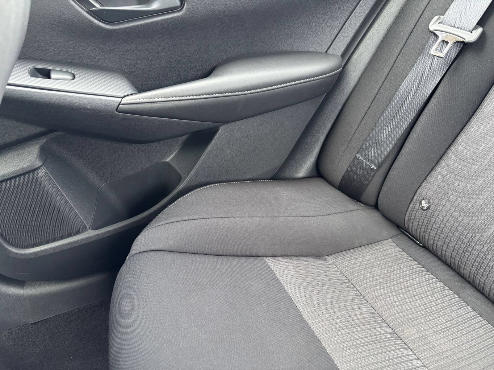 Used 2025 Nissan Sentra SV FWD image 35