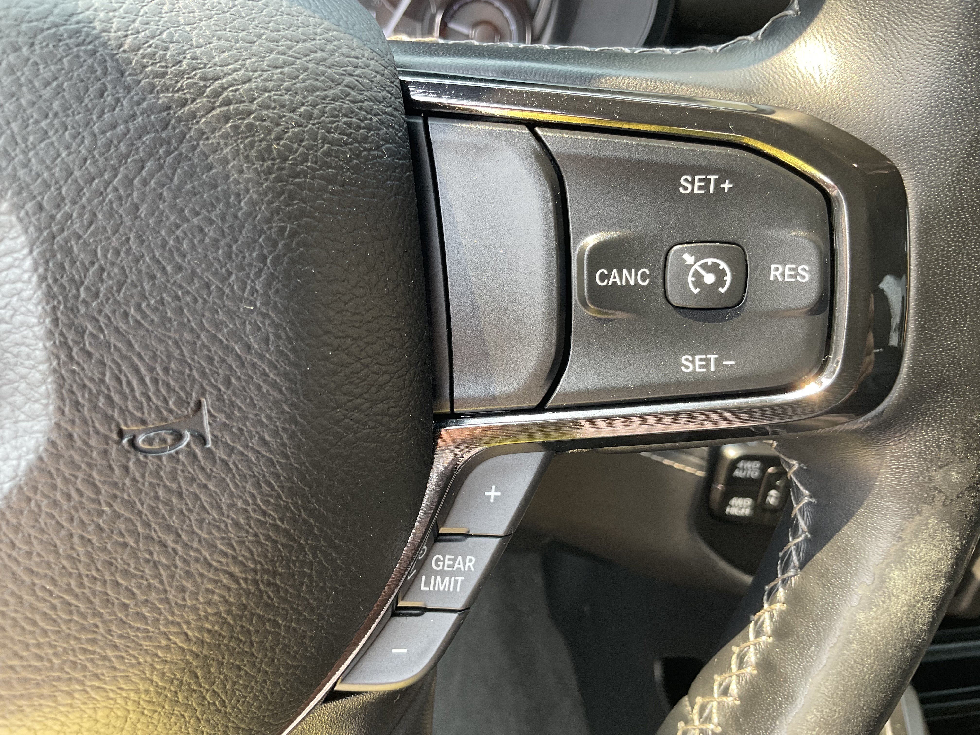 Used 2022 RAM 1500 Limited w/ Body-Colour Bumper Group AWD/4WD image 31