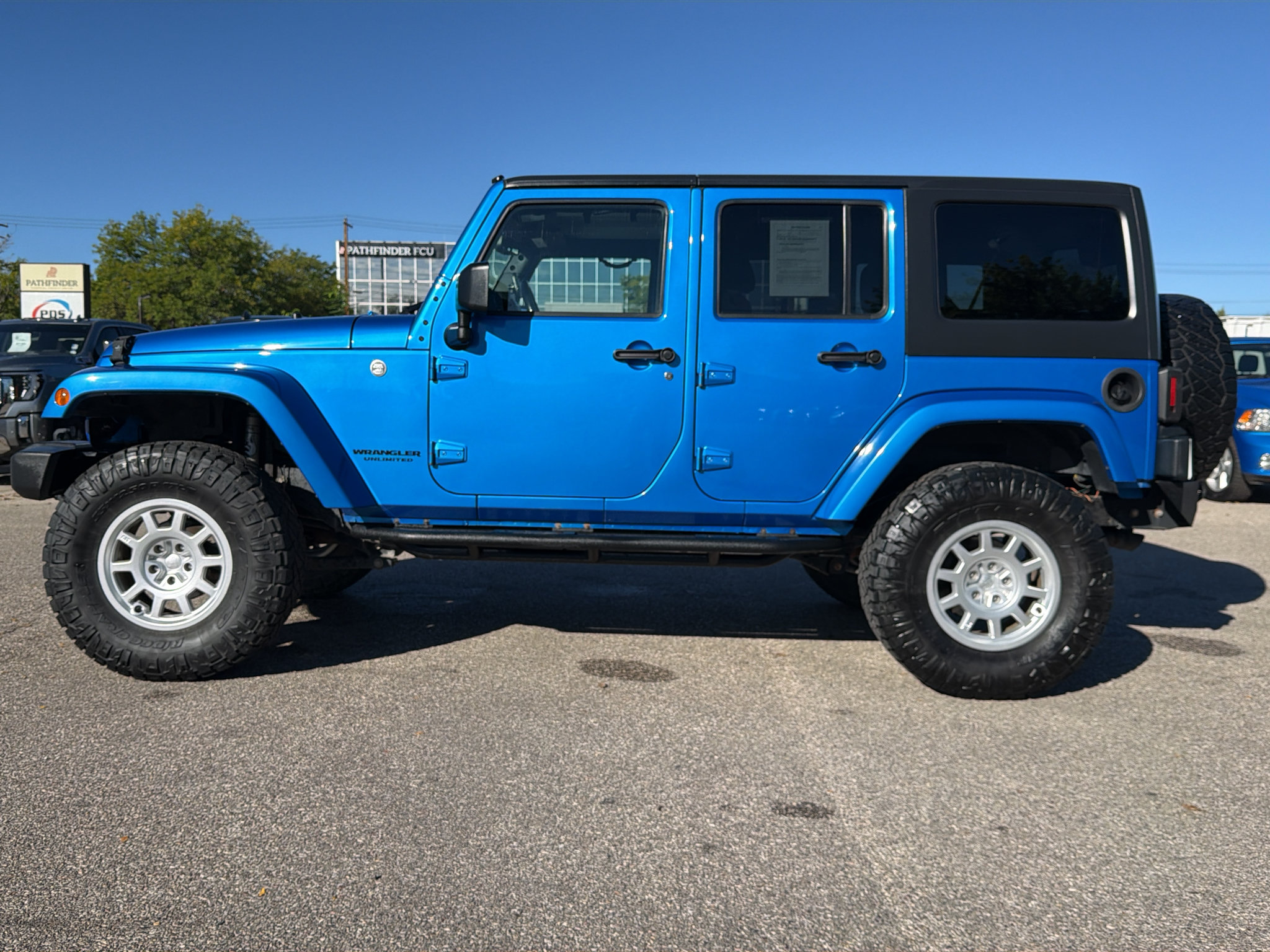Used 2016 Jeep Wrangler Unlimited Sahara AWD/4WD image 2