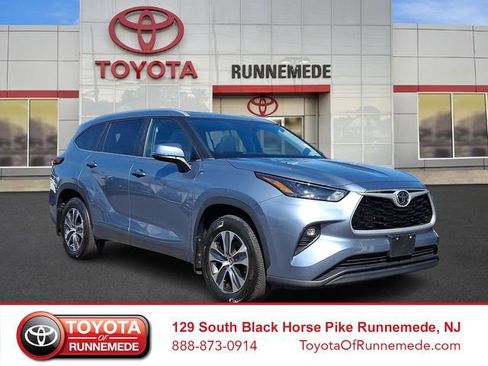 Used 2023 Toyota Highlander XLE image 1