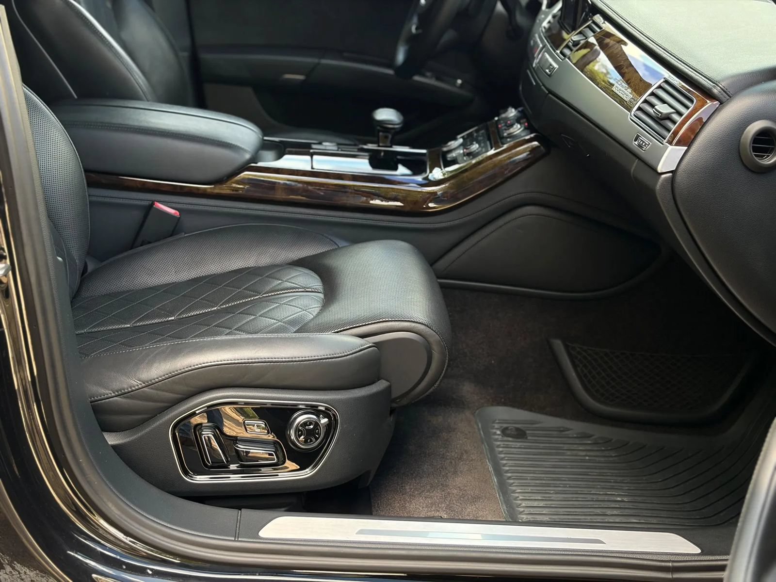 Used 2014 Audi A8 L 4.0T w/ Luxury Package AWD/4WD image 41