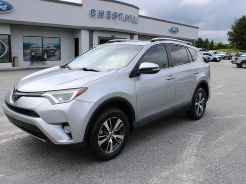 Used 2017 Toyota RAV4 XLE FWD image 2