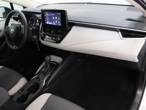 Used 2025 Toyota Corolla LE FWD image 32