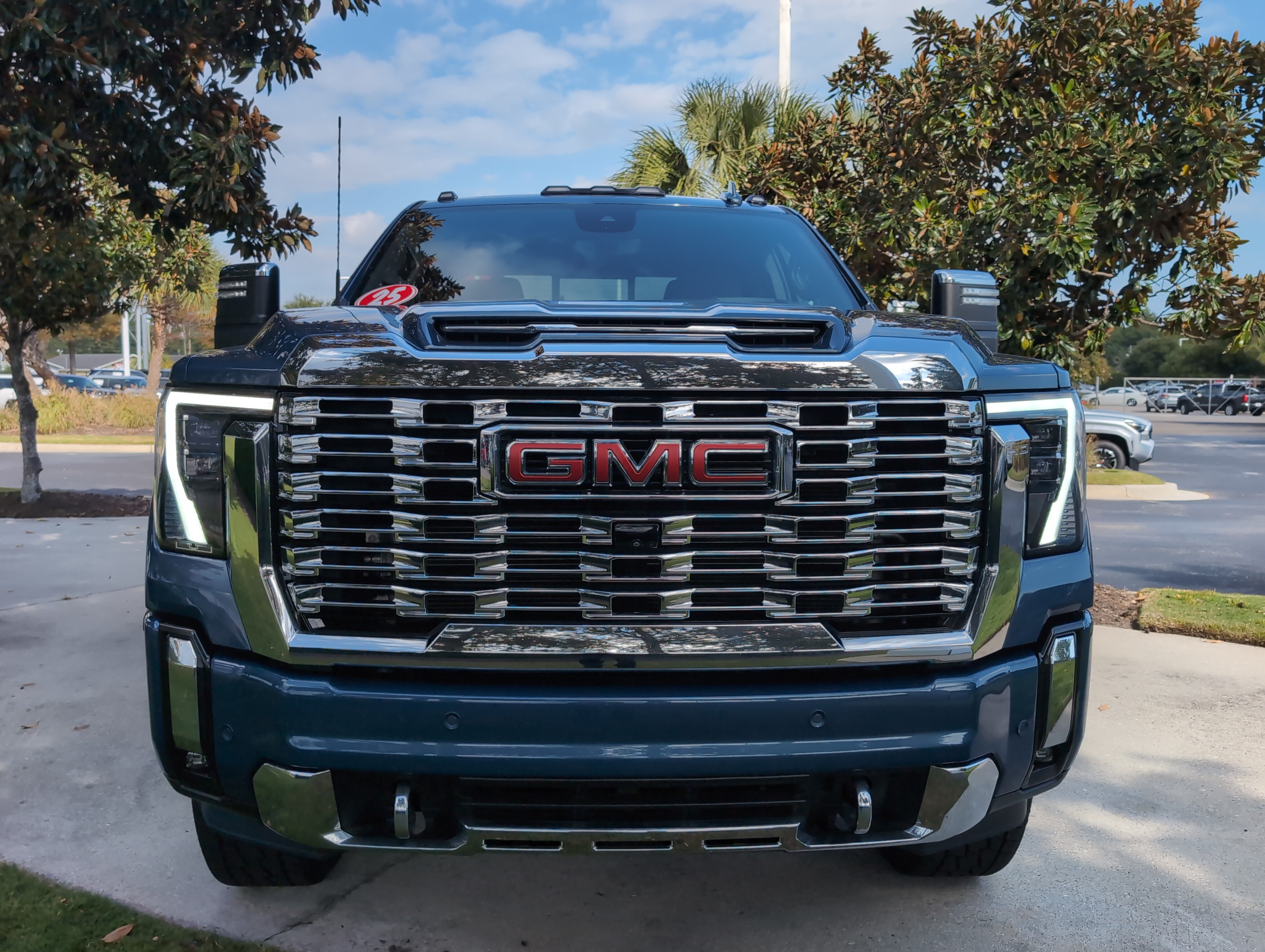 Used 2025 GMC Sierra 3500 Denali w/ Denali Reserve Package AWD/4WD image 3