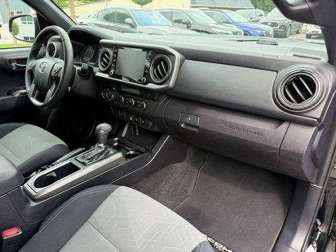 Used 2021 Toyota Tacoma TRD Off-Road AWD/4WD image 19