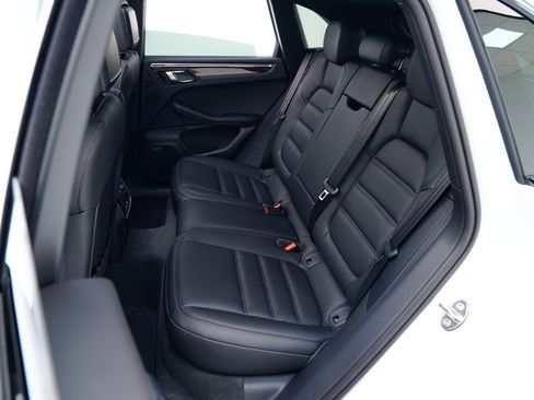 Certified 2026 Porsche Macan AWD/4WD image 27