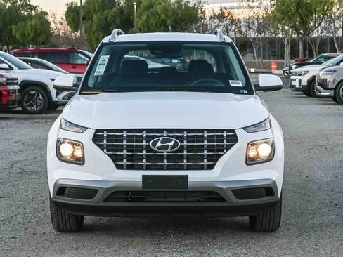 Used 2026 Hyundai Venue SEL FWD image 2