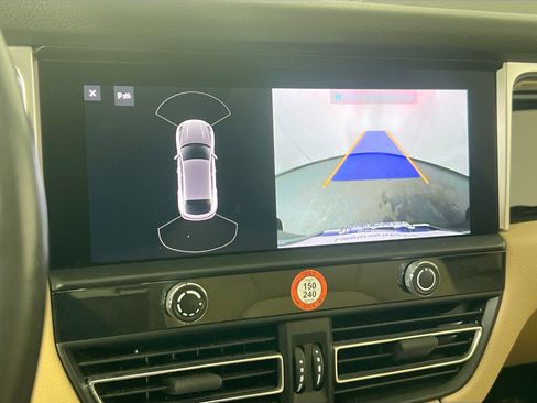 Used 2022 Porsche Macan image 14