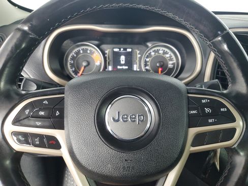 Used 2017 Jeep Cherokee Sport FWD image 21