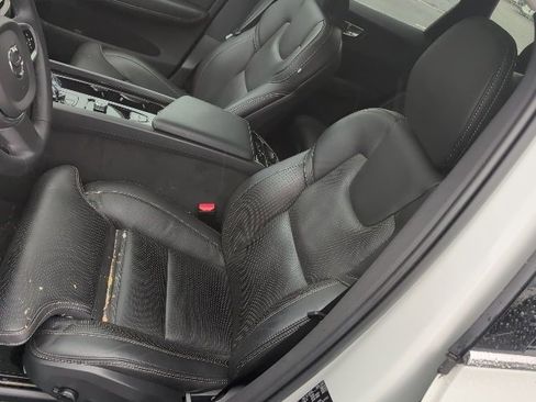 Used 2023 Volvo XC60 B5 Ultimate image 20