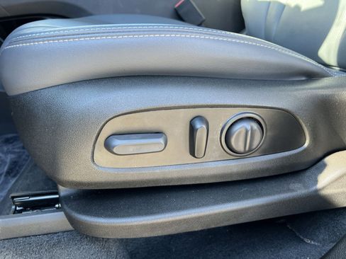 Used 2024 Buick Enclave Essence image 14