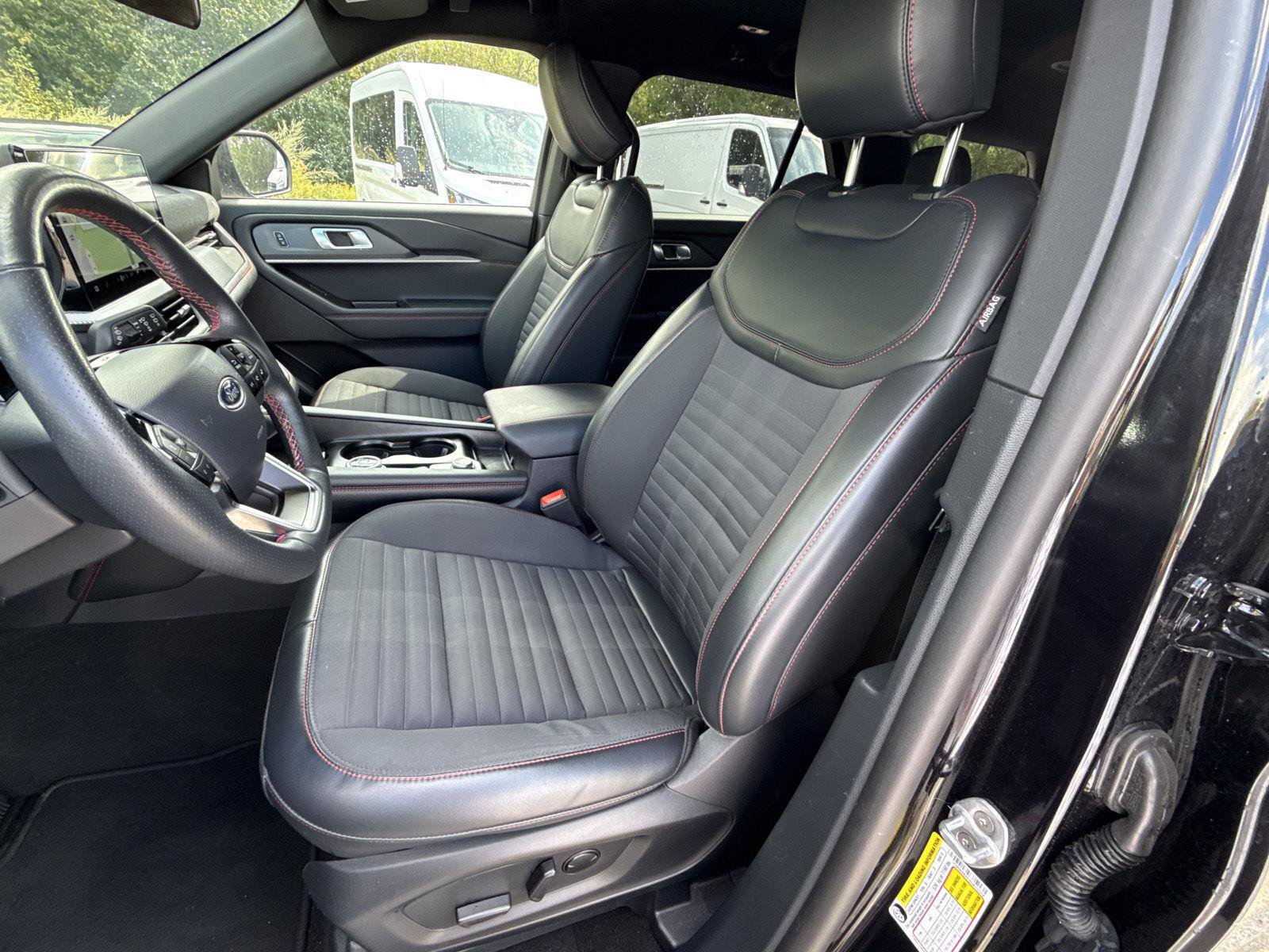 Used 2025 Ford Explorer ST-Line AWD/4WD image 11