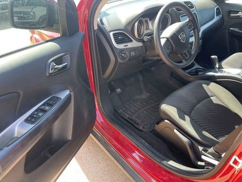 Used 2019 Dodge Journey SE image 4