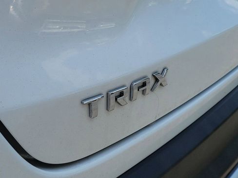 Used 2024 Chevrolet Trax LT w/ Sunroof Package FWD image 5