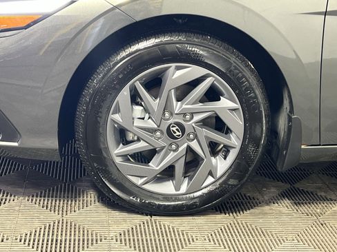 Used 2025 Hyundai Elantra Blue image 12