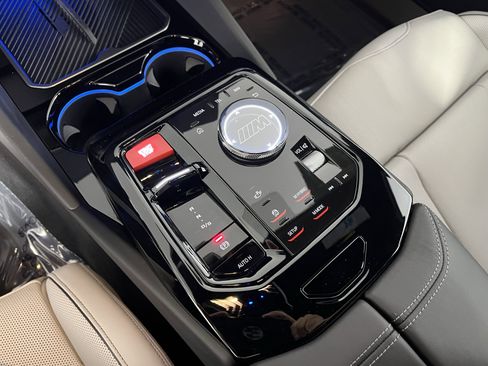 Certified 2025 BMW M5 w/ Carbon Package image 14