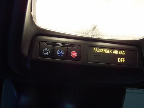 Used 2025 Chevrolet Colorado Z71 AWD/4WD image 16