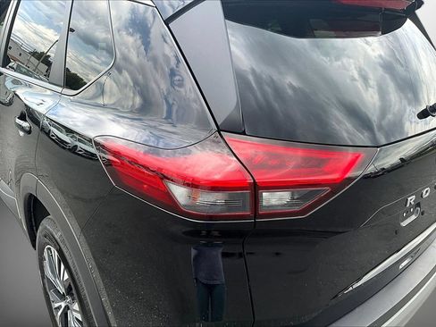 Used 2023 Nissan Rogue SV AWD/4WD image 23