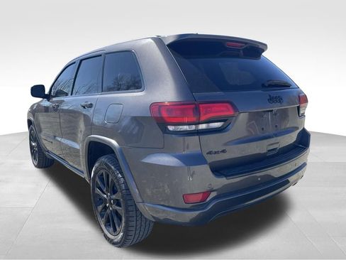 Used 2018 Jeep Grand Cherokee Altitude image 16